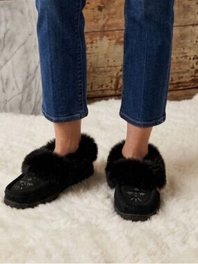 Laurentian Chief Black Suede Fur Moccasin Slippers Beaded Size 7